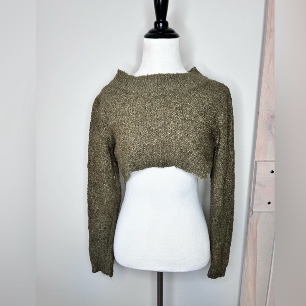 Wild Fable - Cute Crop long sleeve sweater - Size Medium